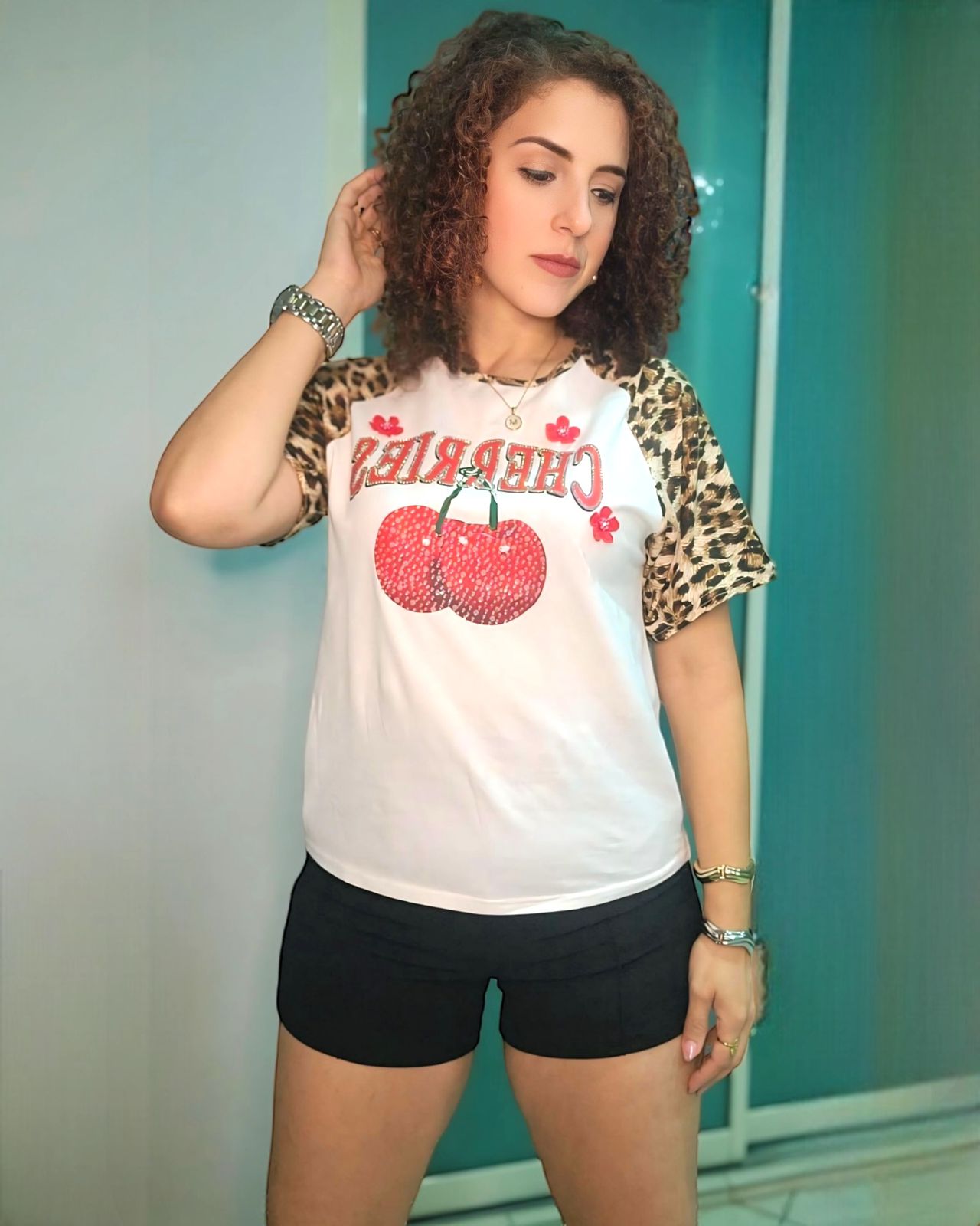 Animal print shoulder graphic tshirt.